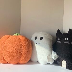 Set of three Decorative Halloween Pillows 🎃👻